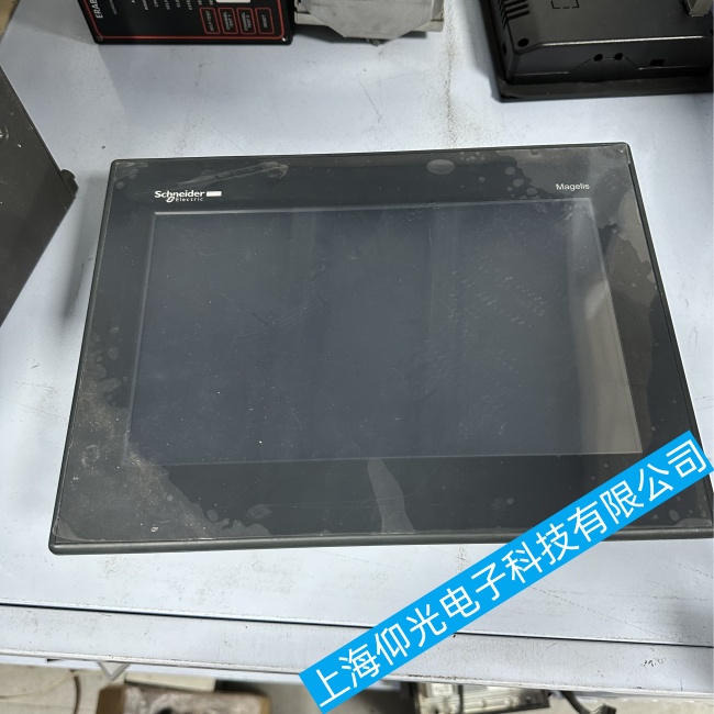 珠海施耐德觸摸屏HMIGXU3500通電幾分鐘后屏幕變成藍屏故障維修干貨分享
